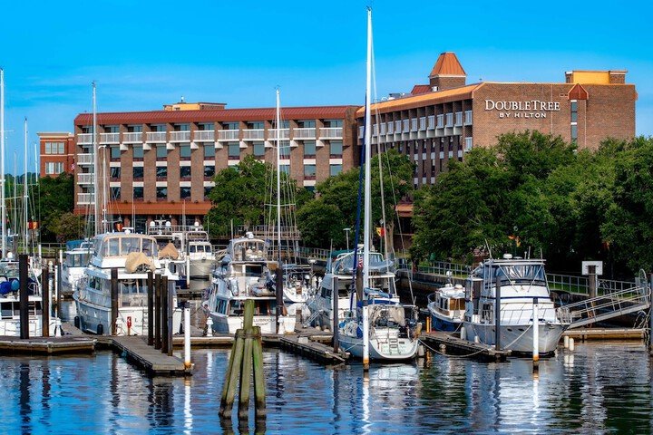 DoubleTree by Hilton New Bern Riverfront exterior